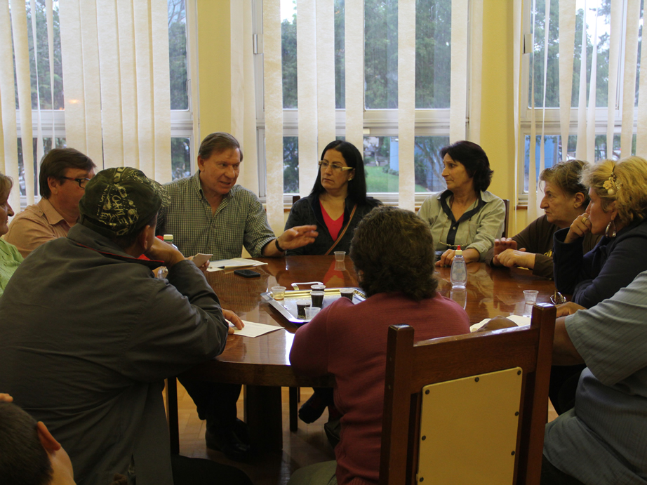 EXECUTIVO RECEBE REPRESENTANTES DO BAIRRO GUAÍRA
